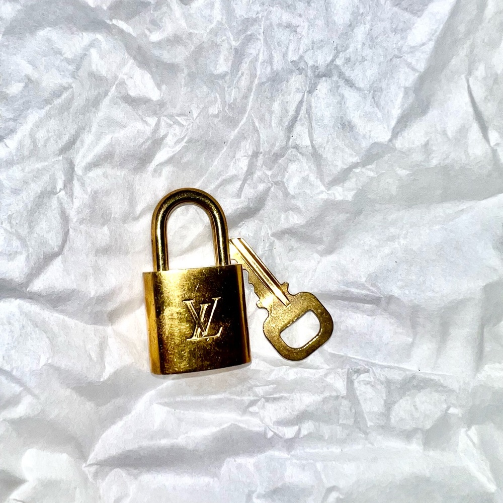 Louis Vuitton lock and key -authentic 💯-